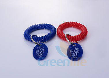 Stretchable Spiraalvormige Polsrol Keychains met Gepaste kleuren/Embleem Ovale Markering